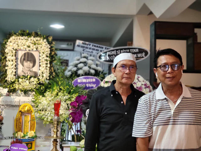 Thanh Điền ngã quỵ trong lễ tiễn biệt NSƯT Thanh Kim Huệ