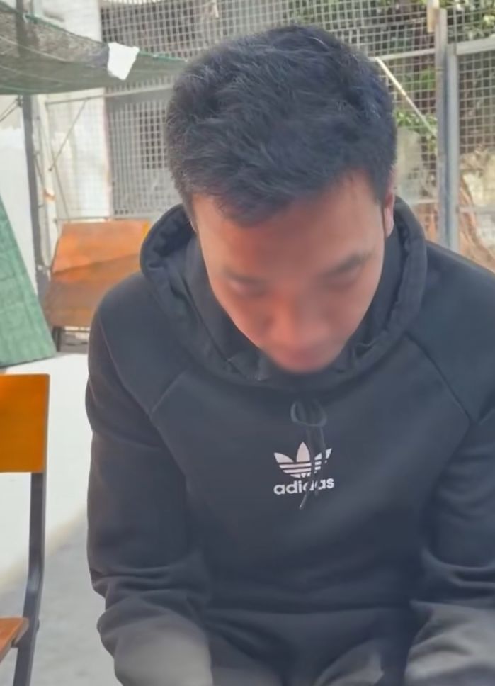 Thanh niên ăn lẩu chán chê không có tiền trả, chủ quán xử lý ấm lòng