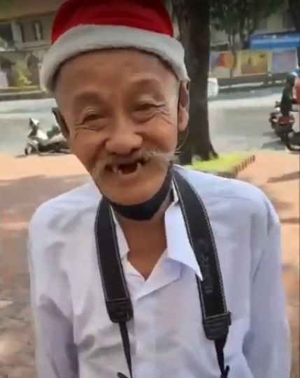 Ông cụ chụp ảnh dạo ở Sài Gòn: Tủi thân lắm, điện thoại nhiều lắm