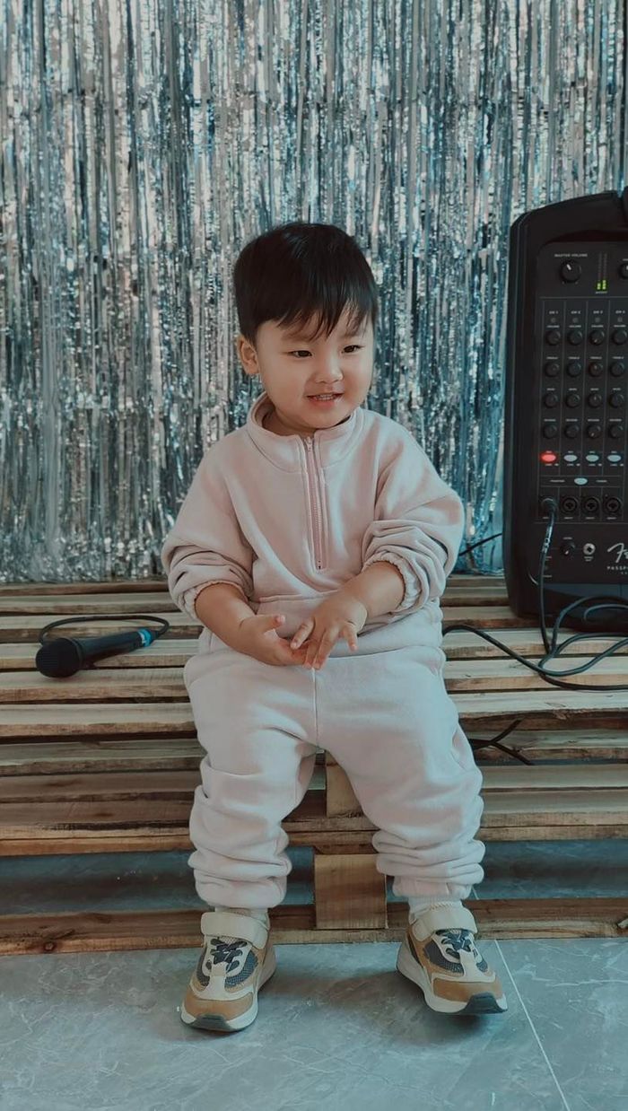 Thời trang mùa đông của Bo Thúi: ngày càng ra dáng fashionista nhí