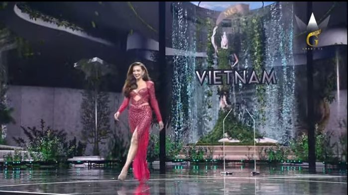 Màn trình diễn của Thuỳ Tiên khiến 2 Hoa hậu Thái Lan phát cuồng