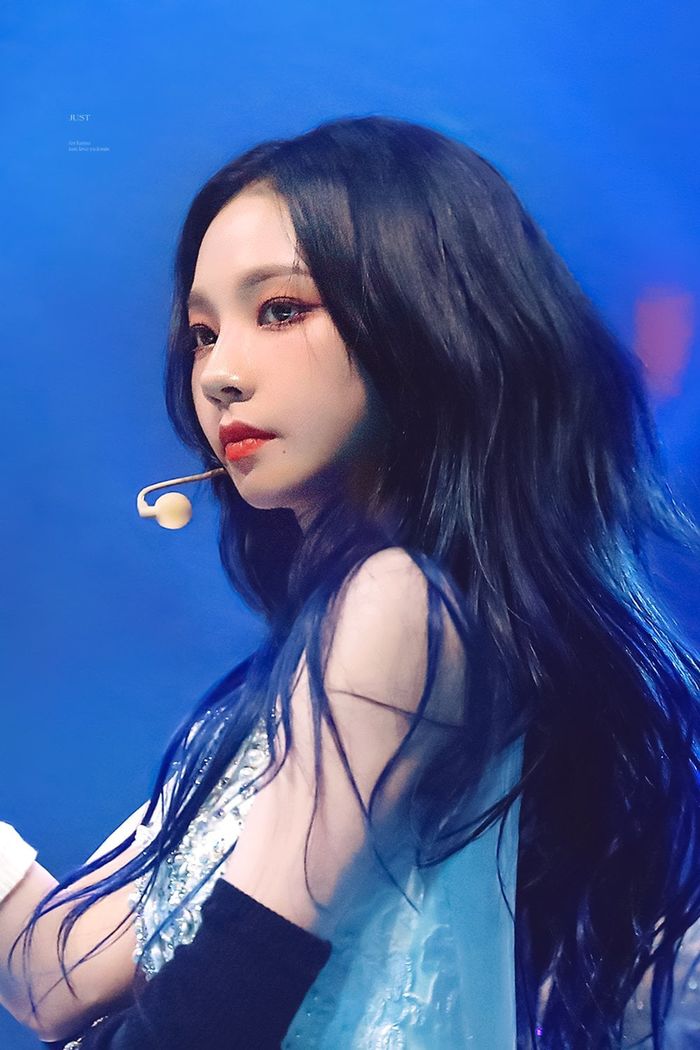 Tin đồn hẹn hò trời ơi đất hỡi của idol Kpop: Rosé nằm không cũng dính