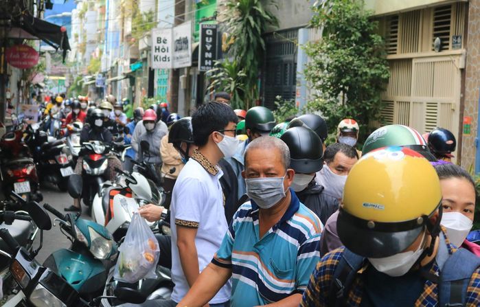 Tóm tắt từ A - Z drama bánh mì Huynh Hoa gây bão Sài Gòn ngày qua