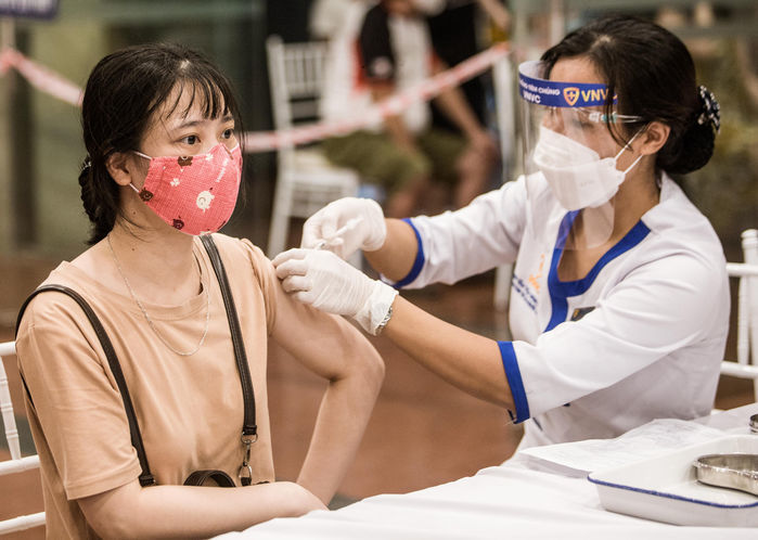 TP.HCM dự kiến tiêm vắc xin mũi 3: Có 6 đối tượng được ưu tiên
