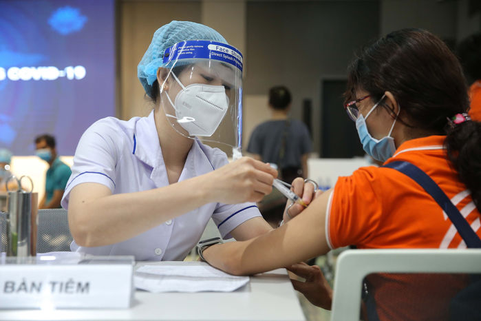 TP.HCM dự kiến tiêm vắc xin mũi 3: Có 6 đối tượng được ưu tiên