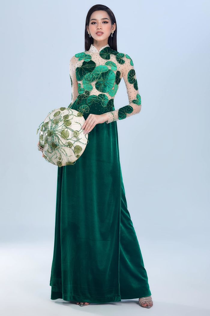 Đỗ Thị Hà diện áo dài, nón lá vô phỏng vấn kín của Miss World
