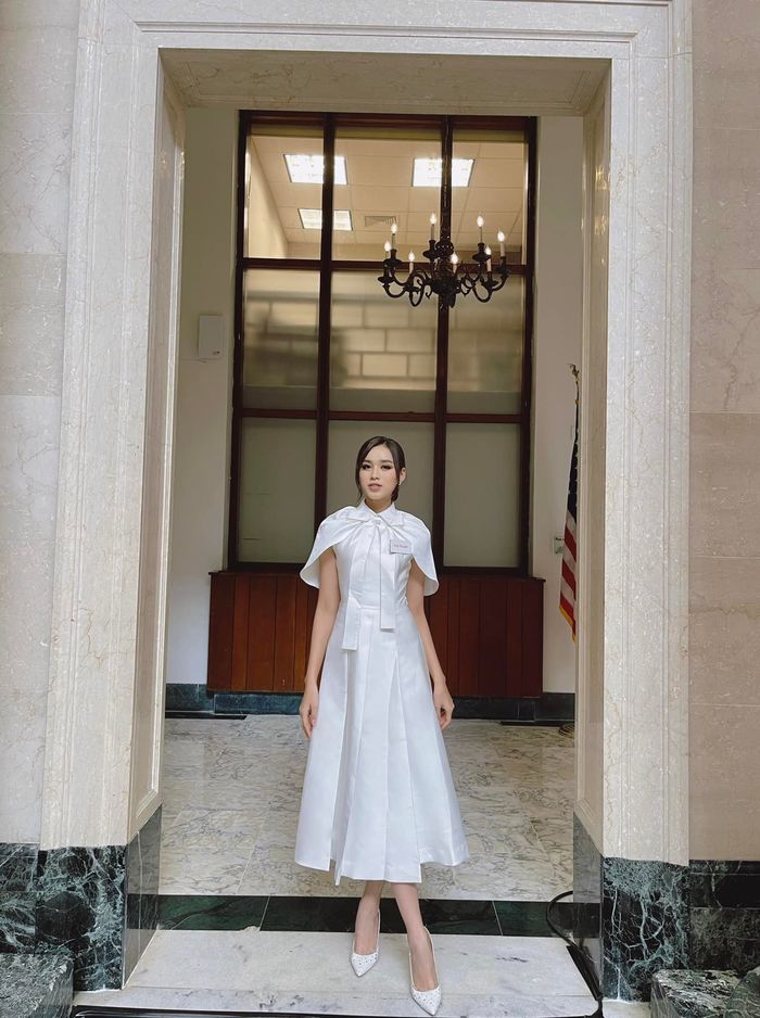 Đỗ Thị Hà diện áo dài, nón lá vô phỏng vấn kín của Miss World