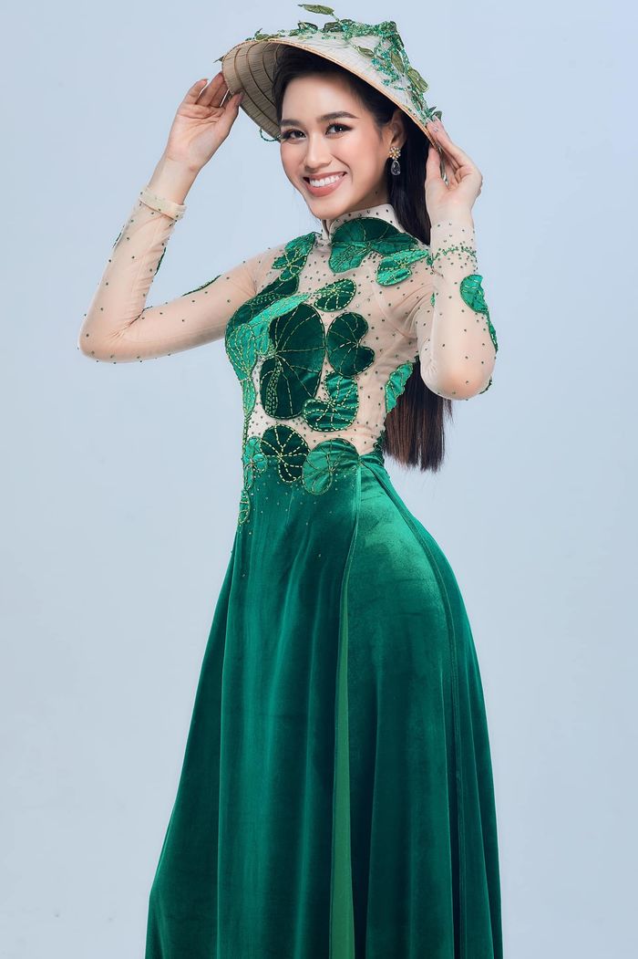 Đỗ Thị Hà diện áo dài, nón lá vô phỏng vấn kín của Miss World