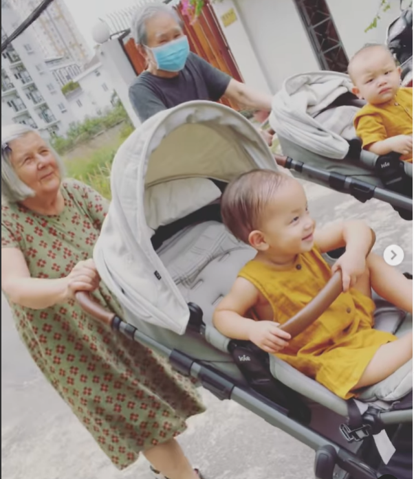 Từ ngày ông bà nội sang thăm, Lisa đã bớt hiền dịu rồi