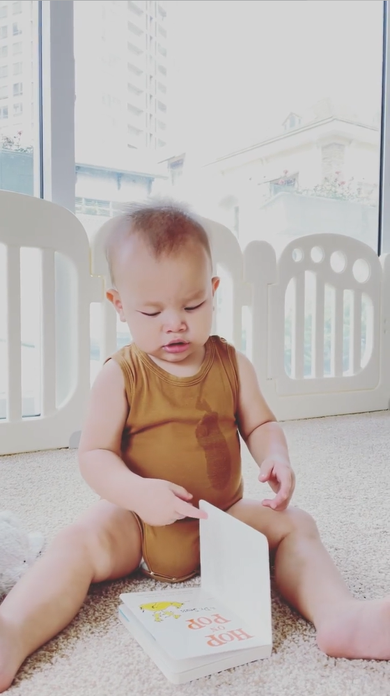 Leon nay đã biết đọc sách cho mẹ Hà nghe