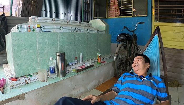 Lý do người đàn ông để vợ qua đời an nghỉ ngay trong nhà