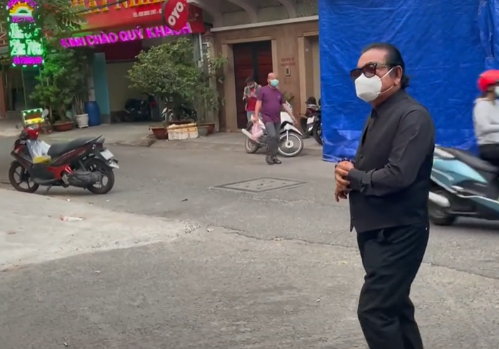 Xót xa cảnh nghệ sĩ Việt nghẹn ngào đến tiễn biệt NSƯT Thanh Kim Huệ