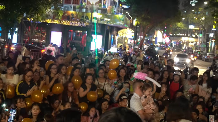 YouTuber cuộc sống Mỹ bị con gái chiếm hết spotlight vì quá đáng yêu