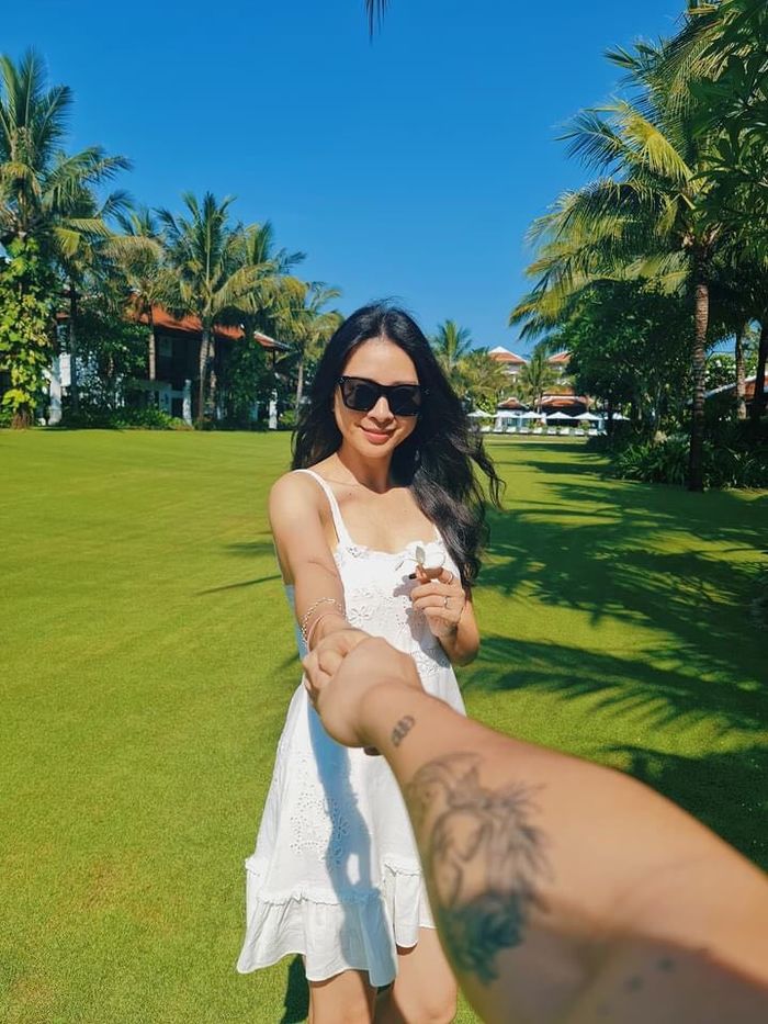 Ngô Thanh Vân - Huy Trần đi du lịch cùng hai bên gia đình