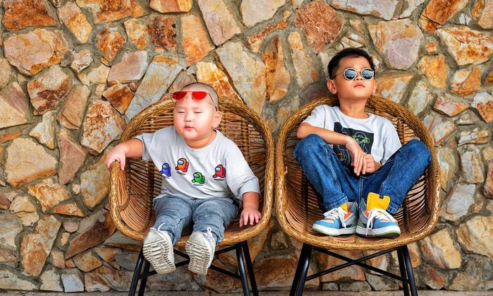 Nhóc tỳ Vbiz đeo kính: ''Tan chảy'' với vẻ đáng yêu vô đối Bo Thúi