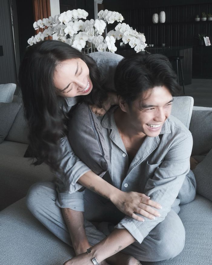 Ngô Thanh Vân - Huy Trần đi du lịch cùng hai bên gia đình