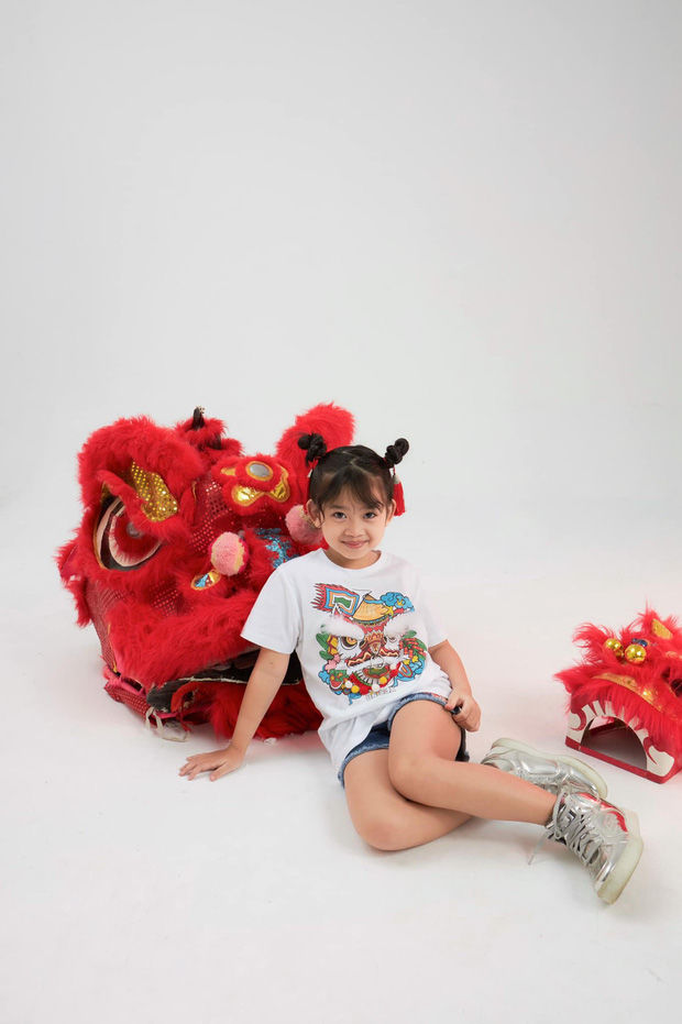 Ảnh hot sao Việt 4/1: Lệ Quyên xóa tin đồn bị Lâm Bảo Châu lạnh nhạt