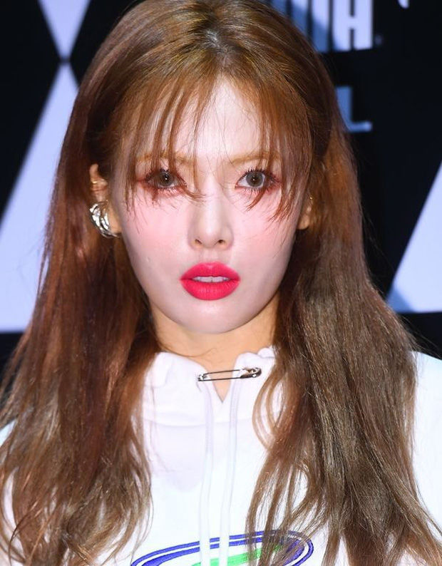 Ảnh make up lỗi muốn chôn vùi của idol: Lòe loẹt, má như quả cà chua