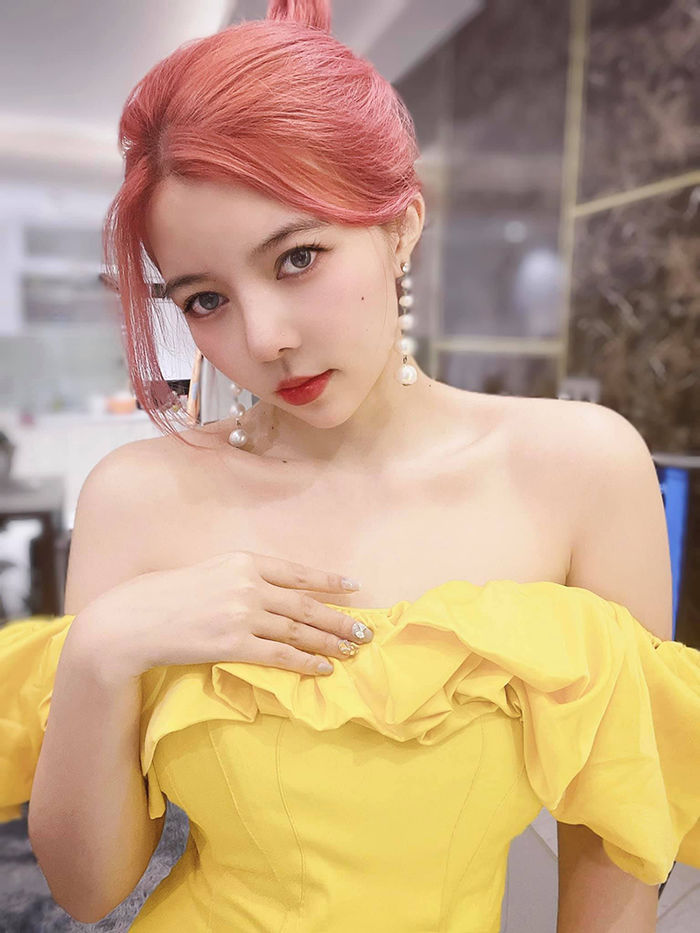 Body nóng bỏng của dàn streamer nữ hot nhất làng game Việt