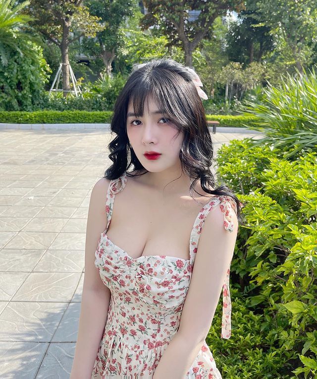 Body nóng bỏng của dàn streamer nữ hot nhất làng game Việt