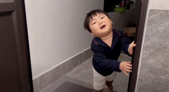 Buổi sáng bình yên của Hòa Minzy và quý tử: Bo Thúi làm mẹ tan chảy