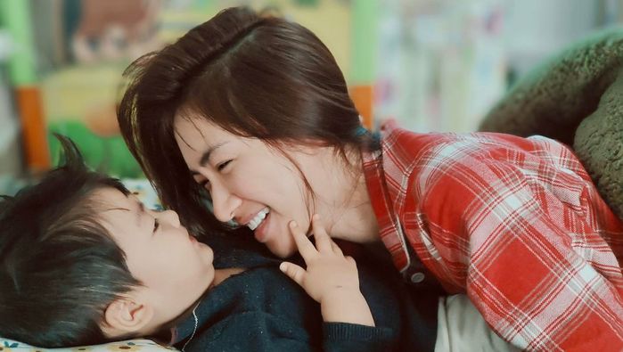 Buổi sáng bình yên của Hòa Minzy và quý tử: Bo Thúi làm mẹ tan chảy