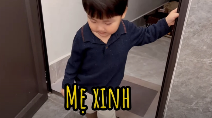 Buổi sáng bình yên của Hòa Minzy và quý tử: Bo Thúi làm mẹ tan chảy