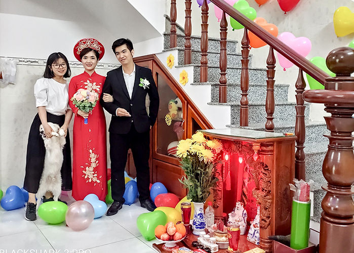 Đám cưới mùa dịch, cô dâu chú rể mặc full giáp bảo hộ