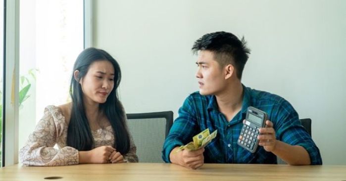 Chồng không cho vợ biếu Tết nhà ngoại quá 200 nghìn: Gả đi rồi là hết