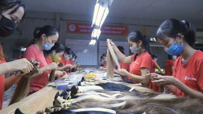 Chuyện thật như đùa: Nghề mua tóc dạo ở Việt Nam lên báo nước ngoài