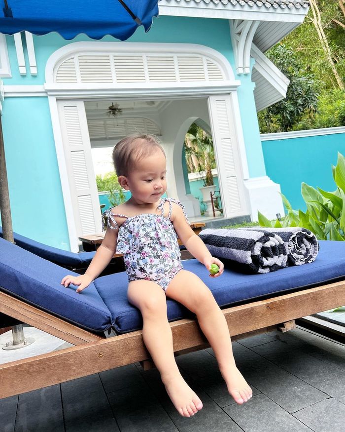 Quyền lực như Lisa: là cục kim cương của ba, bà nội của mẹ