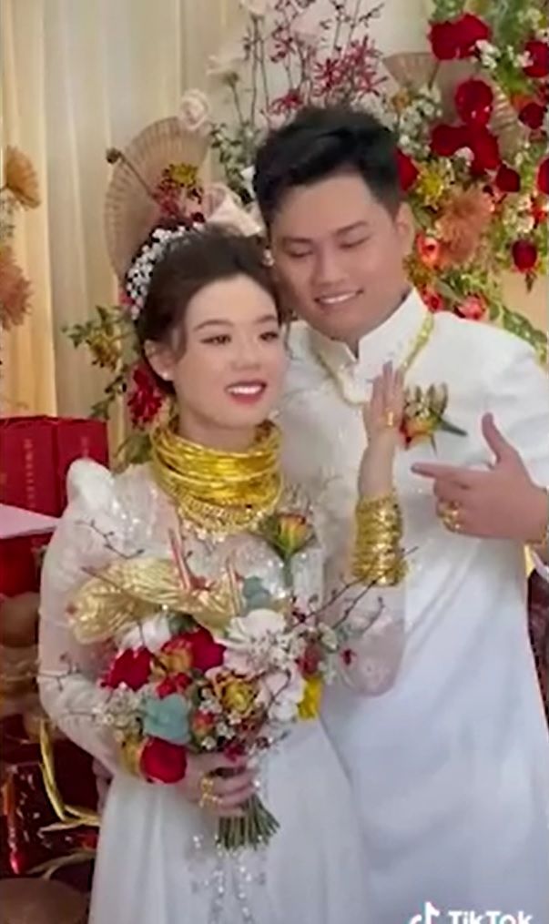 Cô dâu hot nhất đầu năm 2022: được nhận 1 kg vàng, 1 căn nhà và 1 ô tô