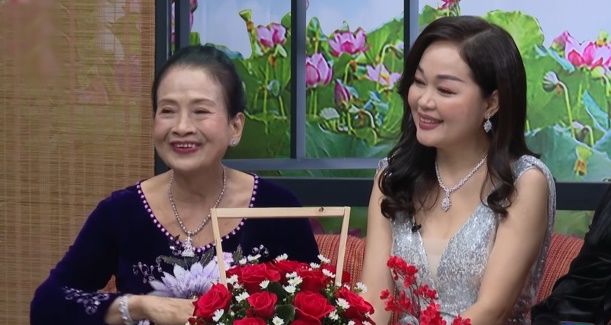 Cô gái vàng trong làng làm dâu: Mẹ chồng không cho động móng tay