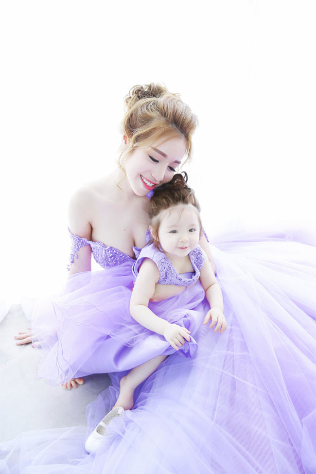 Con gái Elly Trần diện áo dài Tết, khoe nhan sắc chuẩn mỹ nhân nhí