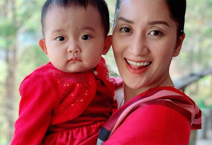 Con gái Khánh Thi - Phan Hiển: Chào đời 1,9kg nay càng lớn càng xinh