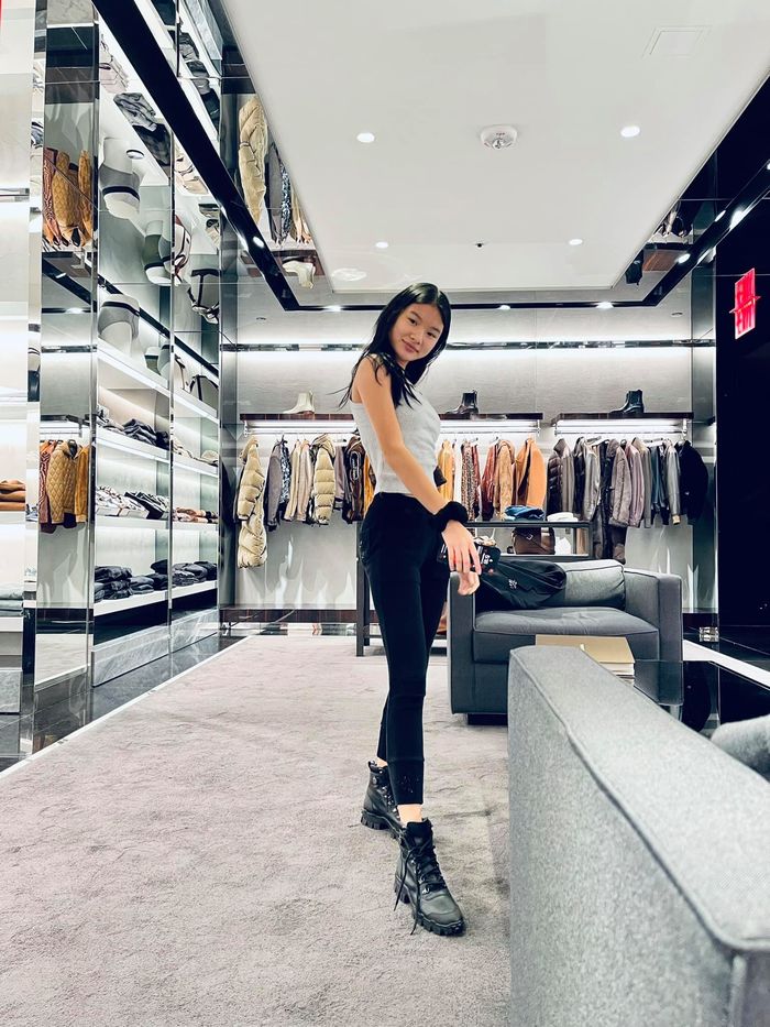 Con gái Trương Ngọc Ánh: cao gần bằng bố, mặt mộc ăn đứt mẹ mỹ nhân