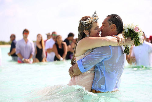 Đám cưới có 1-0-2 được tổ chức dưới đại dương vô cùng độc lạ
