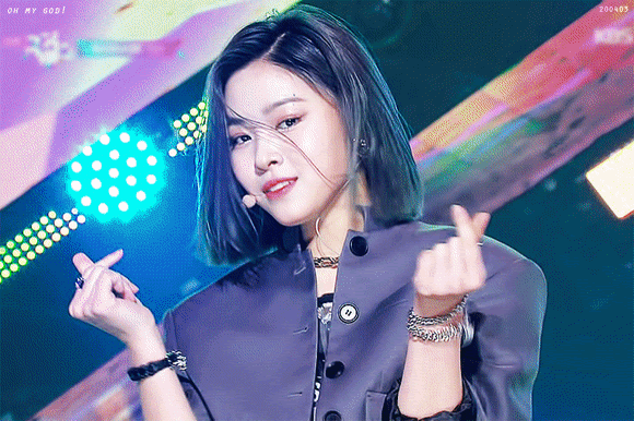 Đâu chỉ Jennie, Gen 4 đi sau chơi trội với toàn mắt mèo sắc lẹm