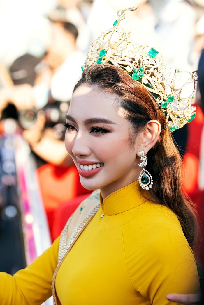 Đọ giọng hát của các nàng hậu Việt: Thùy Tiên hát tiếng Thái