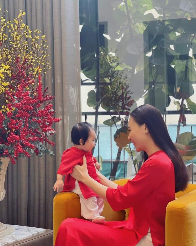 Đọ sắc dâu hào môn trong tà áo dài: Tăng Thanh Hà cứ diện là thấy Tết