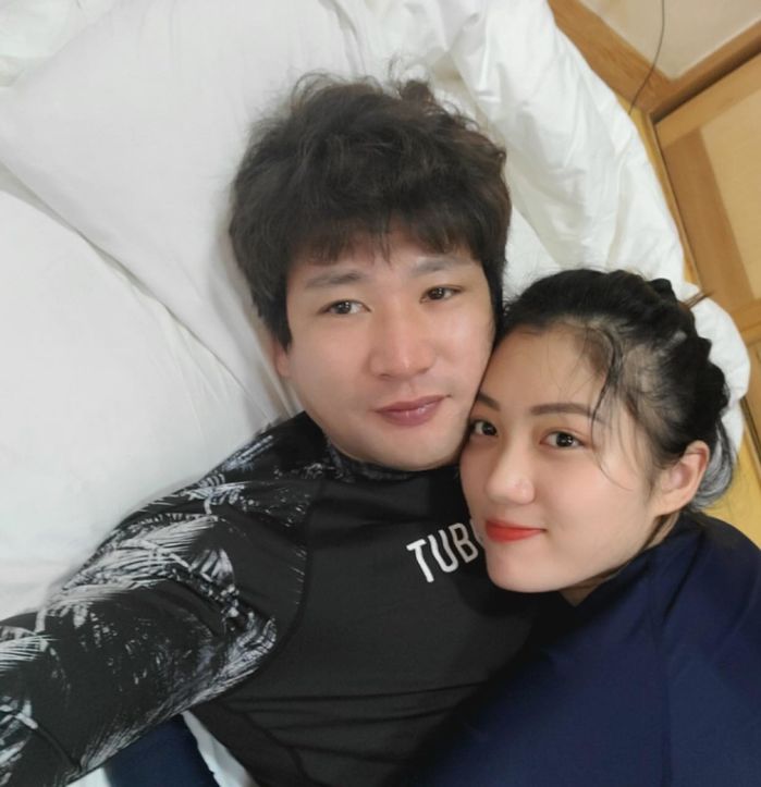 Gái Việt lấy chồng Hàn: Được chồng cưng, giành hết việc