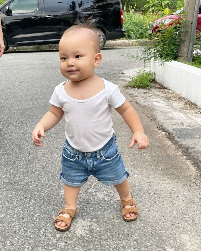 Gu thời trang Lisa - Leon: nhỏ đồng điệu, lớn bắt đầu có gu riêng