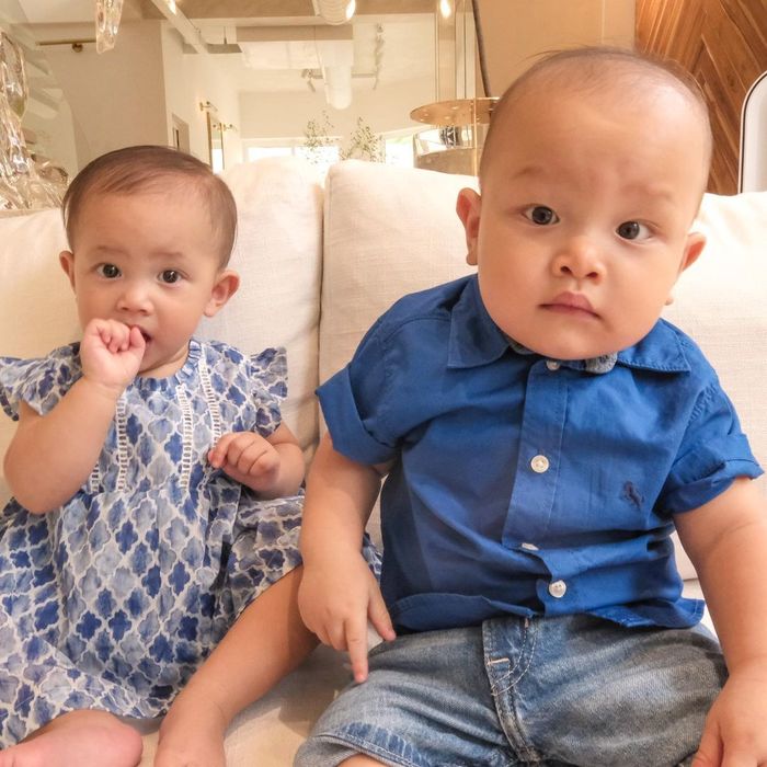 Gu thời trang Lisa - Leon: nhỏ đồng điệu, lớn bắt đầu có gu riêng