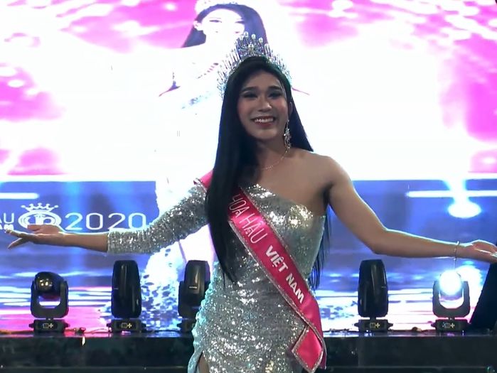 Hoa hậu phiên bản đoàn lô tô Hương Nam: Thùy Tiên thành vedette