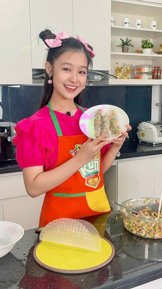 Lê Huỳnh Bảo Ngọc được bà trùm o bế: tương lai chắc suất Hoa hậu