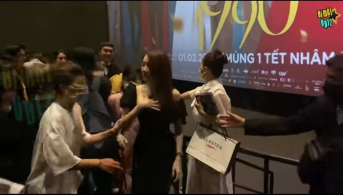 Nam thanh niên mượn họp báo phim của Lan Ngọc để tìm người yêu
