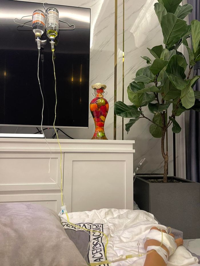 Hot TikToker Vy Phạm tụt huyết áp phải truyền nước: Khỏe nhanh nha chị