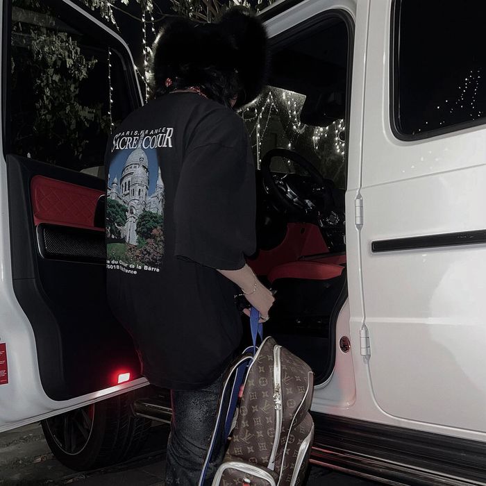 Hương Giang và Sơn Tùng diện outfit giá khủng chỉ để đi ăn tối