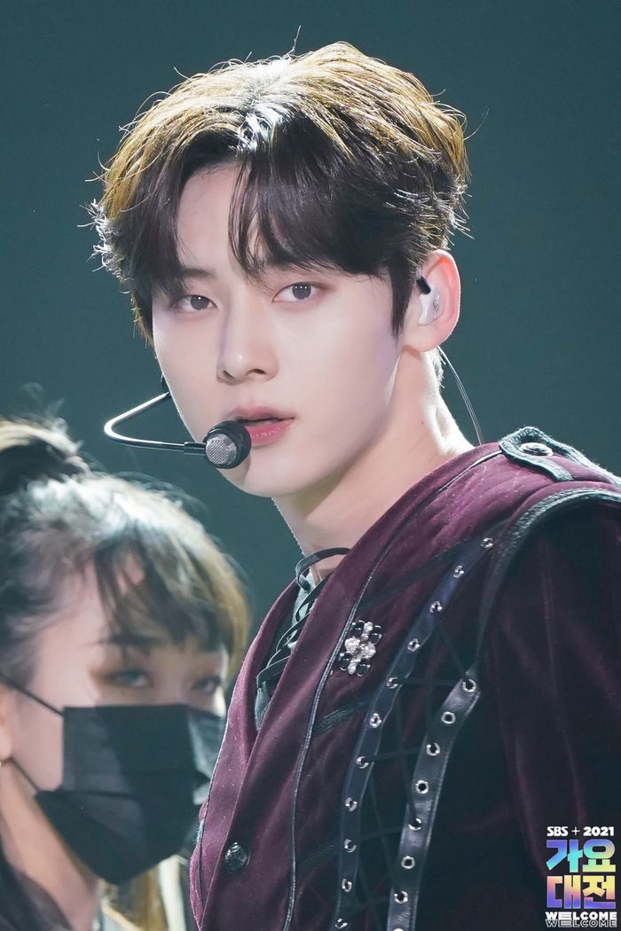 Idol dù không phải bias bạn cũng phải gật gù công nhận đẹp trai