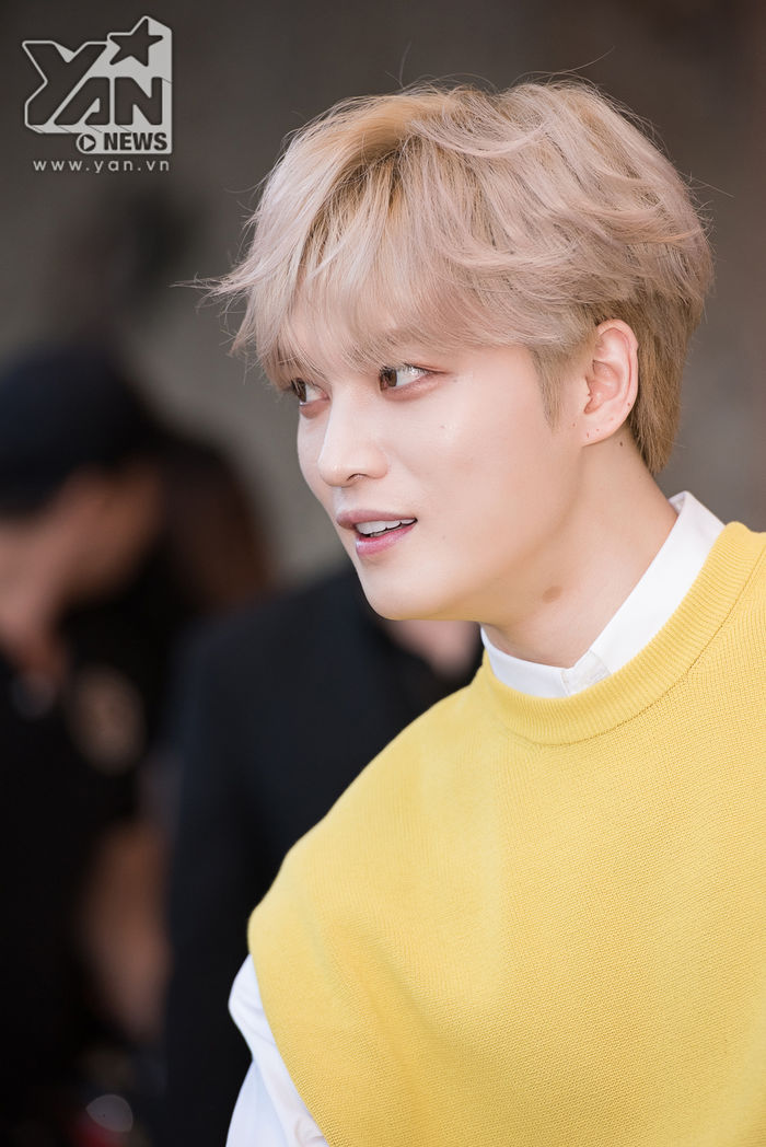 Idol dù không phải bias bạn cũng phải gật gù công nhận đẹp trai